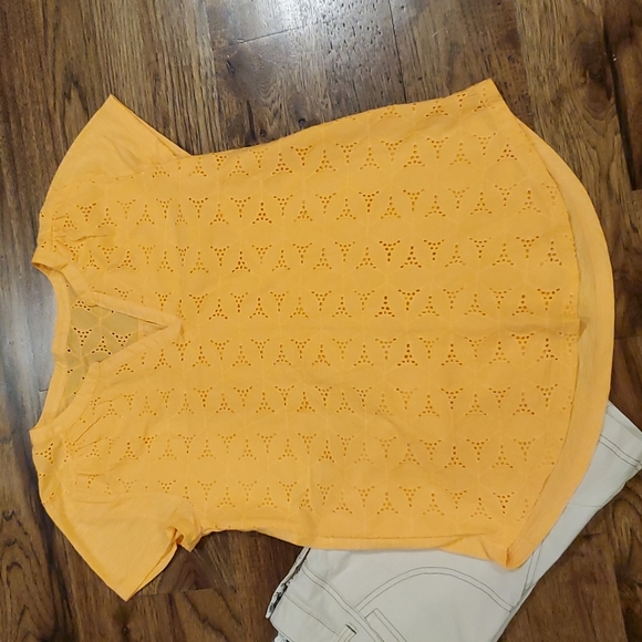 St. John's Bay Tops - Womens St. John's Bay peach eyelet floral top size MP